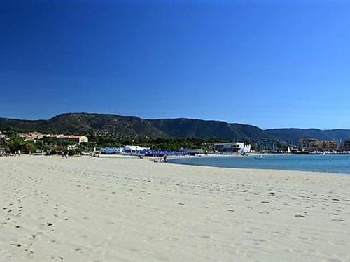 Appartement 2 pièces coin nuit 5 couchages BORMES LES MIMOSAS - FR-1-251-838 (Appartement 2 pieces coin nuit, balcon sud, proche plage et commerces, garage inclus, 5 couchages - ) in 보르므 레 미모사
