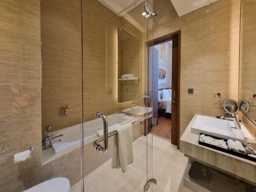 room detail thumbnail 2