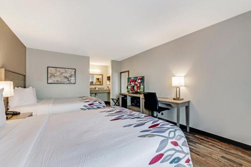 . Red Roof Inn & Suites Wilkesboro