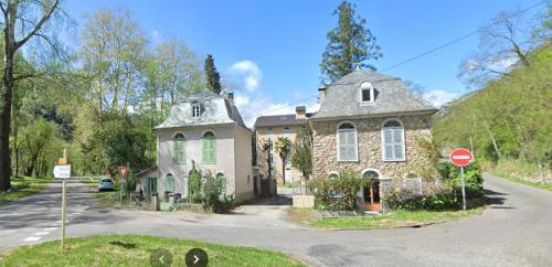 Appartement de plain pied , jardin et grande terrasse in Ussat