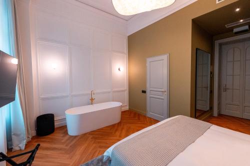 Superior Double Room image 8