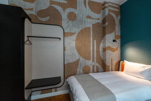 Single Room image 6