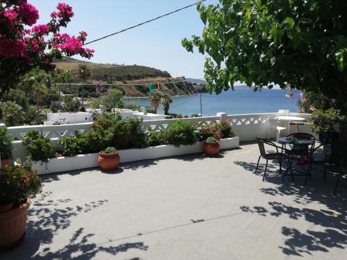 Kilátás, Blue House in Acherounes