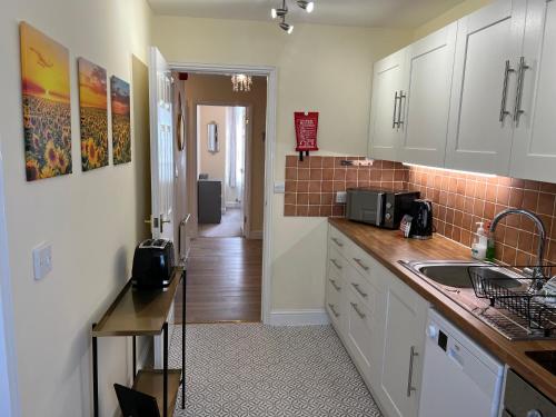 Glastonbury High Street Sanctuary- 2 Bd, Sleeps 3 - Glastonbury