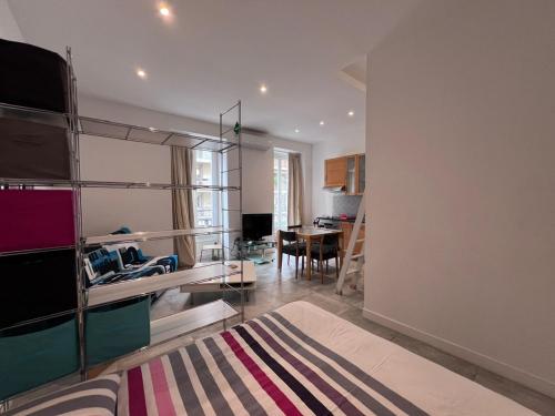 Heart of Nice Harboor cosy and central - Tap to explore photos