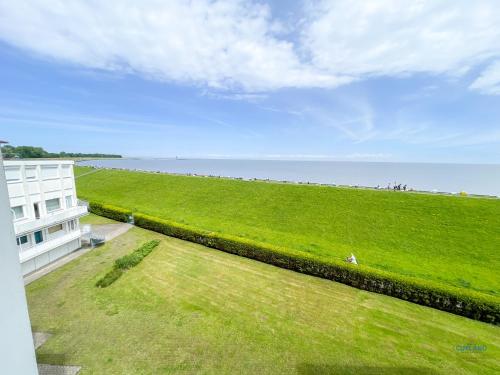Apartment with Sea View image 3