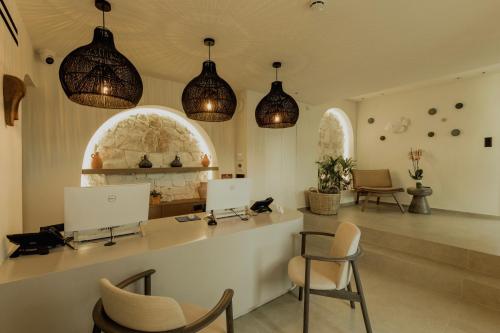 로비, Opal Paros in 파로스