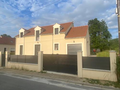 Maison avec 6 Chambres et 4SDB à 15min de Disney gîte à louer Jossigny
