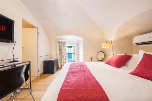 Deluxe Double Room image 8