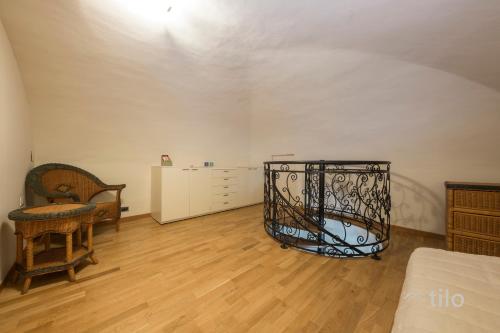 Superior Family Room image 7