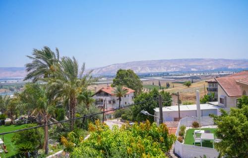 Surrounding environment, צימר - על פלגי מים in Tiberias