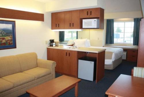 Rincon Inn and Suites – Rincon, GA