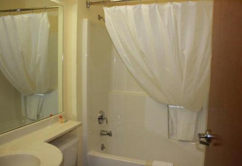 Rincon Inn and Suites – Rincon, GA