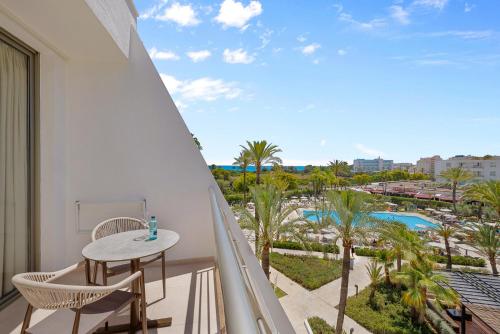 شرفة/ تراس, Protur Sa Coma Playa Hotel & Spa in سان لورينثو دي كارديسار
