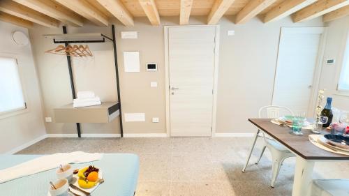 Studio Apartment image 8