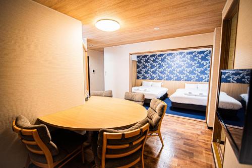 room detail thumbnail 1