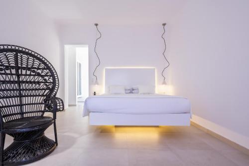 Art Hotel Santorini Located in Pyrgos Kallistis, Art Hotel Santorini is a perfect starting point from which to explore Santorini. The property offers a high standard of service and amenities to suit the individual needs 