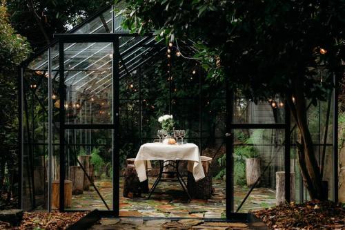 Luxury Treetop Escape with a Garden glasshouse