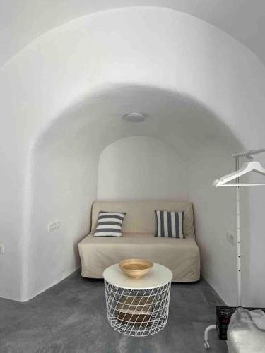 Unique small stonehouse at Thira in Megalochori
