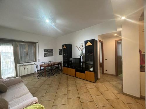 Nathan House, Malatesta, Рим
