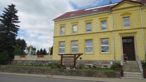 Bejárat, Marchenpension Rotkappchen und der Wolf in Eppendorf