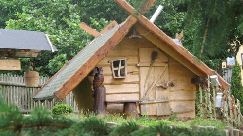 Játszótér, Marchenpension Rotkappchen und der Wolf in Eppendorf