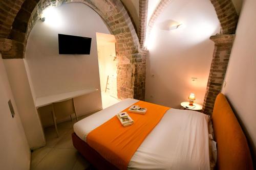 Little Italy Boutique Hostel - image 2