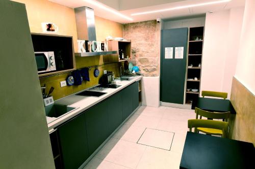 Little Italy Boutique Hostel - image 6