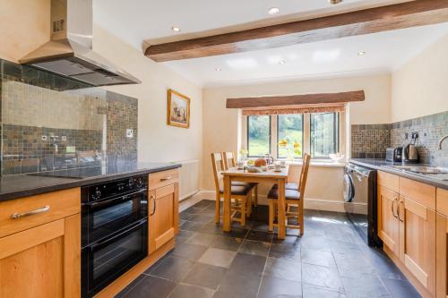 virtuve, Lakeside Cottage in Cranham