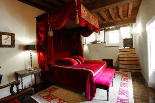 Suite LA CHAPELLE - Château de la Mar gîte à louer La Touvière