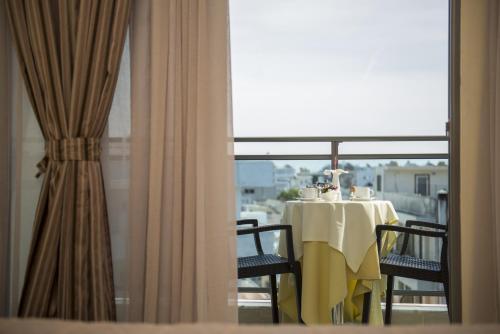 Balcony/terrace, Manousos City Hotel in Rhodes