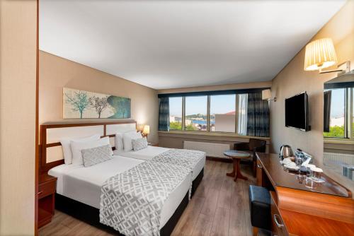 room detail thumbnail 1