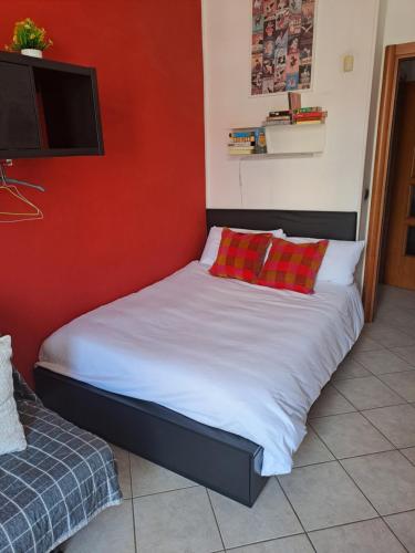 Stanza Privata in Casa Condivisa - Private Room in Shared Home, Turin (photo 5)