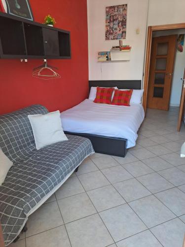 Stanza Privata in Casa Condivisa - Private Room in Shared Home, Turin (photo 9)