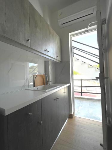 virtuve, Sianos apartments in Gialtra