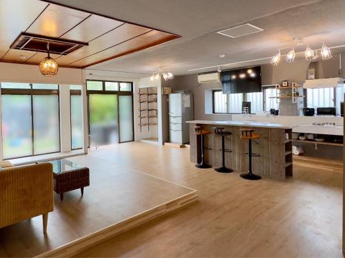 Shared lounge/TV area, Kuukan guest house in Miyakojima