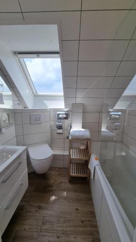 Akzent Hotel Strandhalle - image 6
