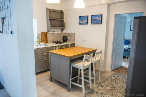 Wake Villa in Brwinow