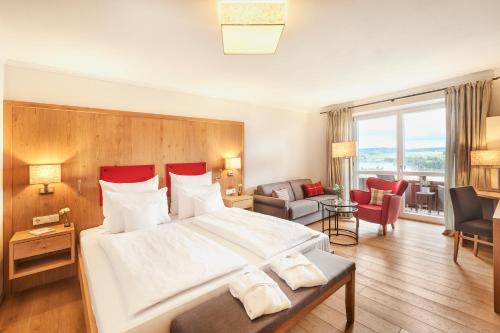 Hotel Gsteig Room Type - Double Room with Lake View
