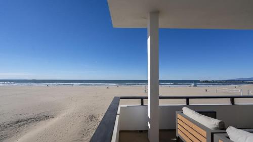 Two Bedrooms Luxury Apartment Coastal Opulence in Los Angeles, USA