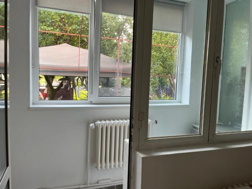 Family Room with Garden View image 6
