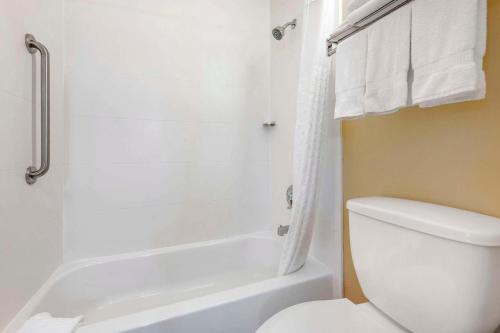 Comfort Inn Fremont Room Type - Queen Room with Two Queen Beds