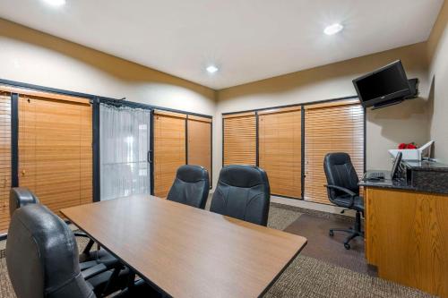 Comfort Inn Fremont - main image