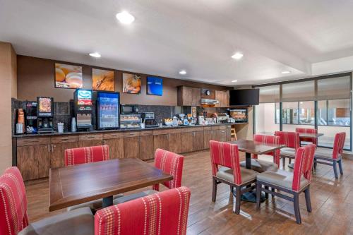 อาหารและเครื่องดื่ม, คอมฟอร์ต อินน์ (Comfort Inn) in ฟรีมอนท์ (IN)