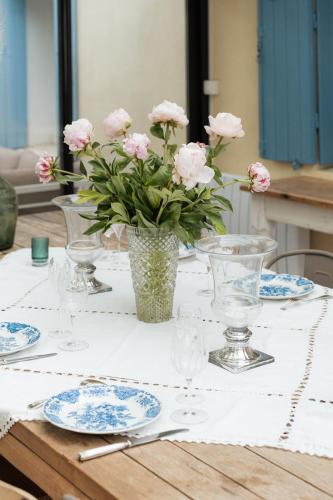 Essen und Erfrischungen, LE MAS DE LA TERRE - Chambres d'hôtes (LE MAS DE LA TERRE - Chambres d'hotes) in Cavaillon
