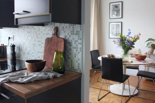 Sunny apartment + Free Parking