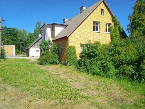 A szálláshely kívülről, Lohusuu Kortermajutus in Rannapungerja