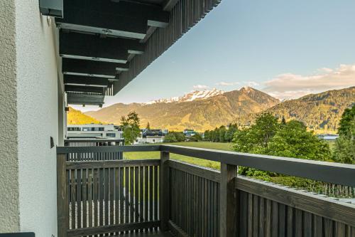 Apartment with Mountain View