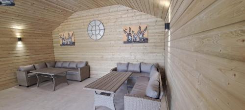 Létesítmények, Leahys Pod Park in Cork Airport