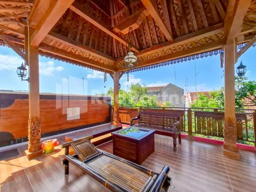 Balkon/teras, Janoko Guesthouse Syariah RedPartner in Rembang